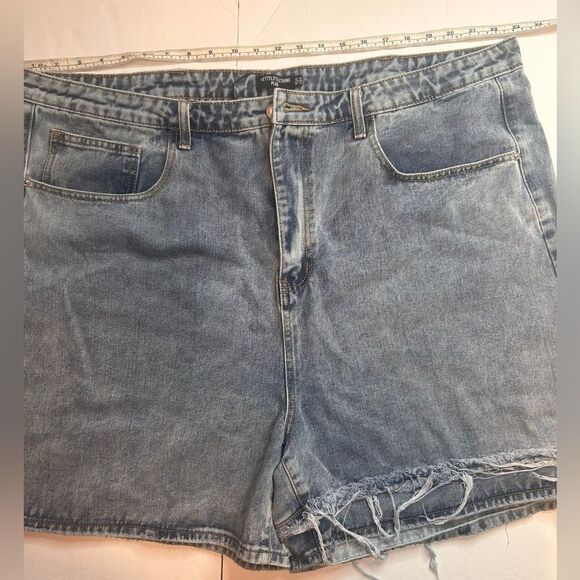 PrettyLittleThing Plus Light Blue Wash Distressed Longline Denim Shorts Size 20 - Picture 11 of 16